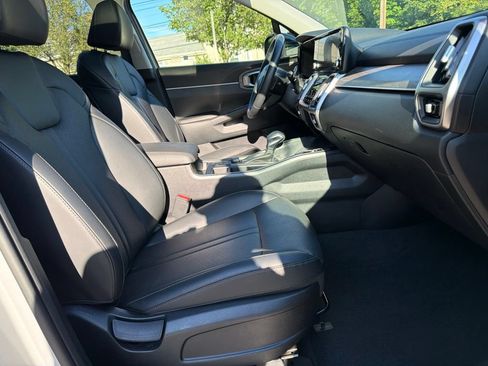 Certified 2023 Kia Sorento S w/ Panoramic Sunroof Package AWD/4WD image 31