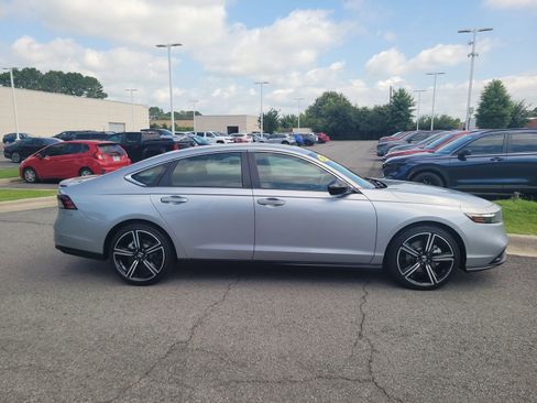 Used 2023 Honda Accord Sport image 2