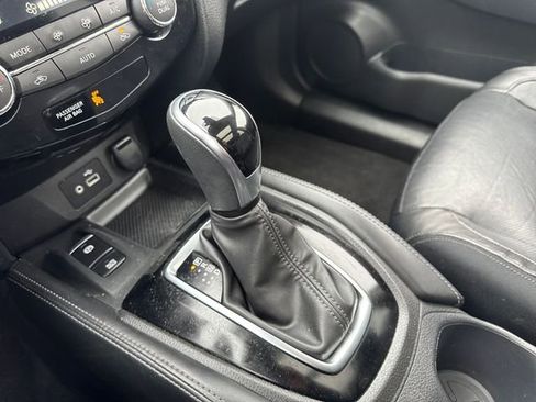 Used 2020 Nissan Rogue SL w/ Premium Package image 24