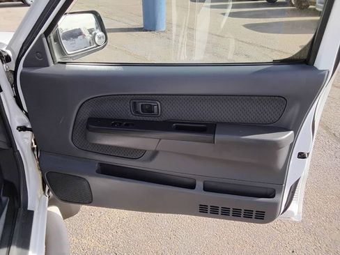 Used 2004 Nissan Xterra XE image 12