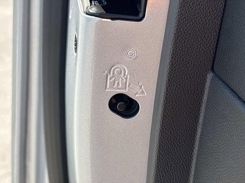 Used 2022 Chevrolet Silverado 1500 LTZ image 12