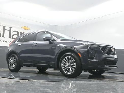 Used 2025 Cadillac XT4 Premium Luxury image 2