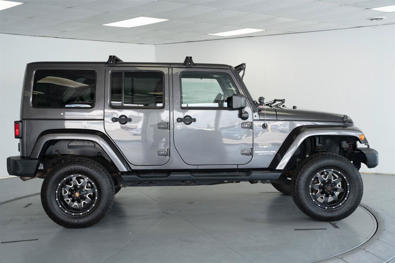 Used 2014 Jeep Wrangler Unlimited Sahara w/ Max Tow Package AWD/4WD image 9