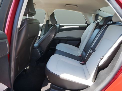 Used 2020 Ford Fusion SE w/ Equipment Group 151A image 12