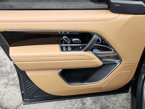 Used 2024 Land Rover Range Rover Long Wheelbase SE image 12