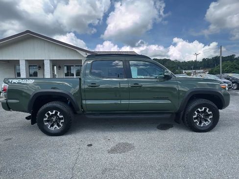 Used 2021 Toyota Tacoma TRD Off-Road w/ TRD Premium Off Road Package AWD/4WD image 6