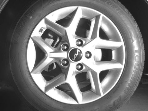 Used 2025 Kia Soul LX w/ LX Technology Package FWD image 12
