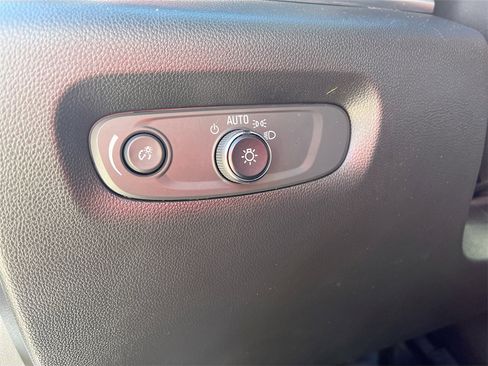 Used 2022 Chevrolet Traverse RS image 10