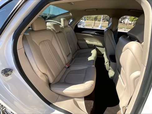 Used 2017 Lincoln MKZ Premiere image 18