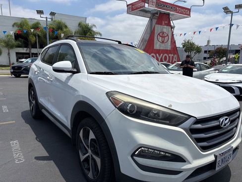 Used 2017 Hyundai Tucson Value w/ Cargo Package FWD image 2