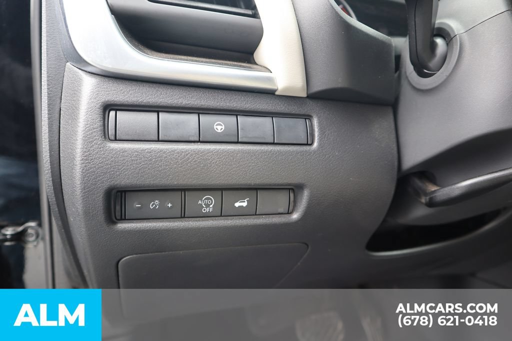 Used 2025 Nissan Rogue SV FWD image 12