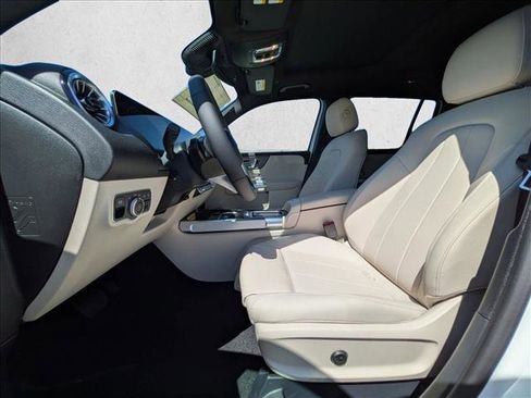New 2026 Mercedes-Benz GLB 250 4MATIC image 4