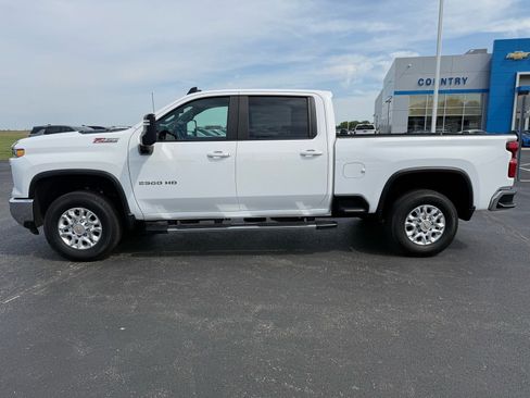Used 2024 Chevrolet Silverado 2500 LT AWD/4WD image 2