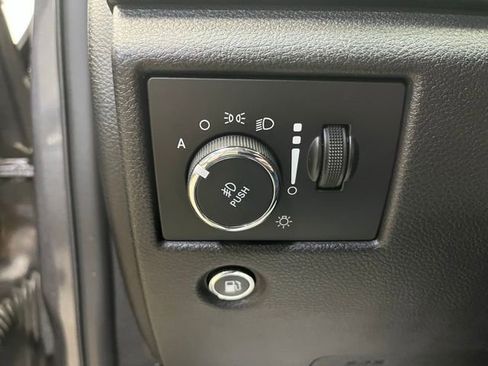 Used 2019 Jeep Grand Cherokee Limited image 15