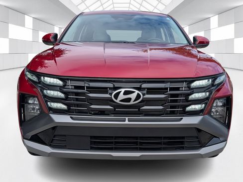 Used 2025 Hyundai Tucson SE image 2