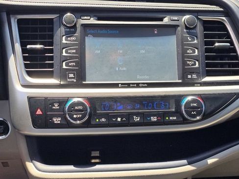 Used 2017 Toyota Highlander Limited Platinum FWD image 28