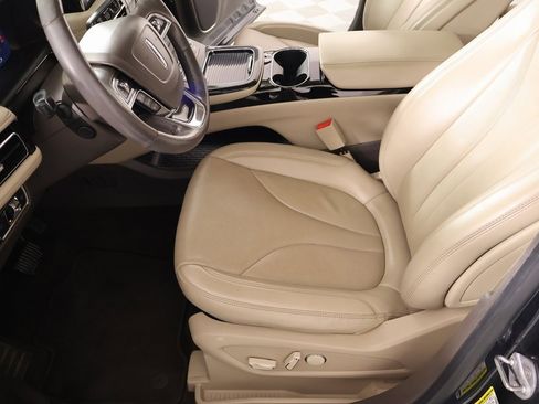 Used 2022 Lincoln Nautilus Reserve w/ Luxury Package image 11