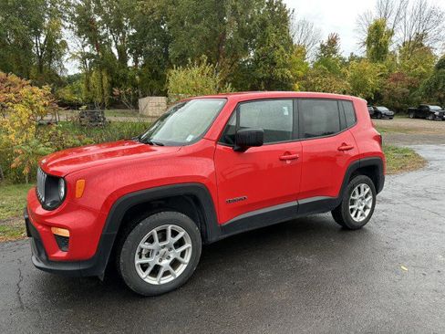 Used 2023 Jeep Renegade Latitude image 1