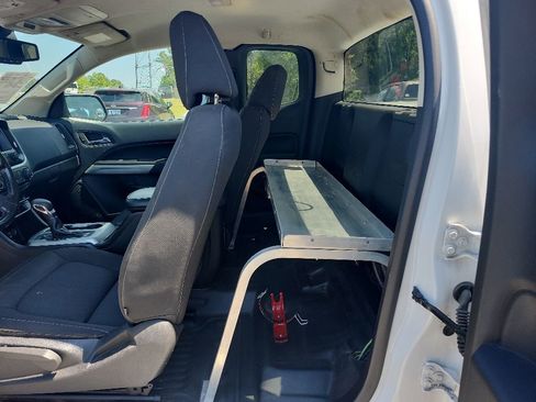 Used 2022 Chevrolet Colorado LT w/ Fleet Safety Package RWD image 17