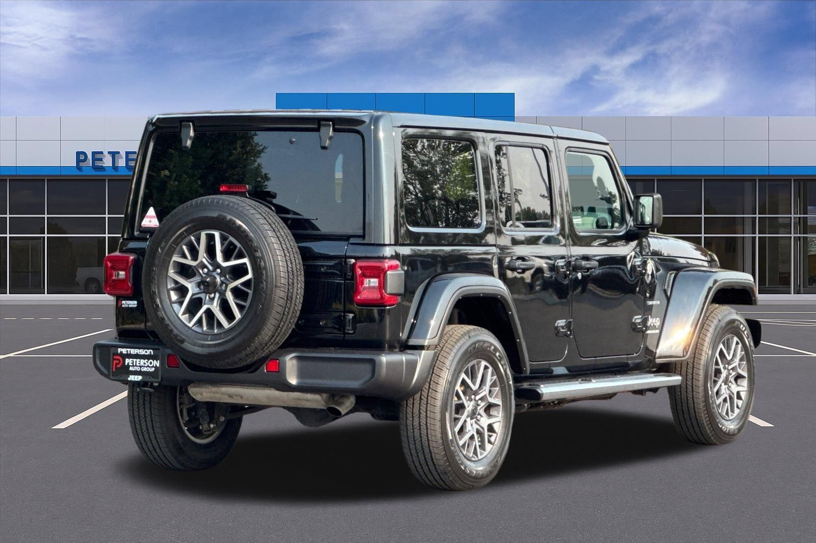 Used 2024 Jeep Wrangler Unlimited Sahara AWD/4WD image 4