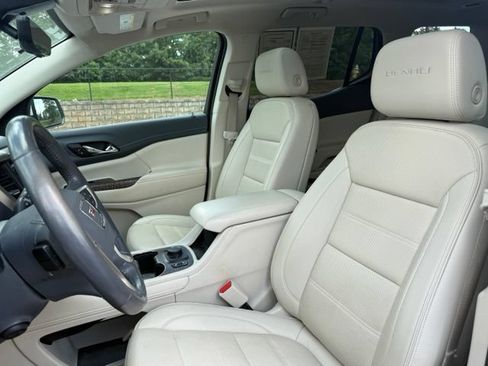 Used 2022 GMC Acadia Denali w/ Denali Ultimate Package FWD image 12