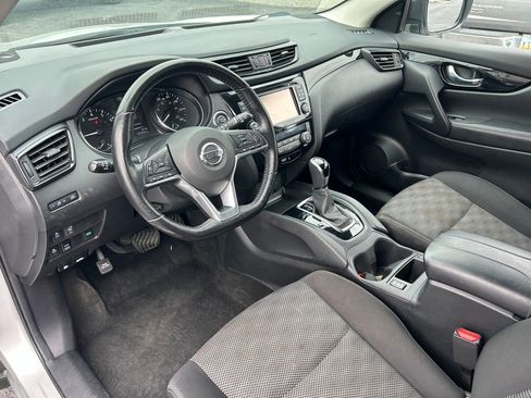 Used 2017 Nissan Rogue Sport SV w/ SV Premium Package image 25