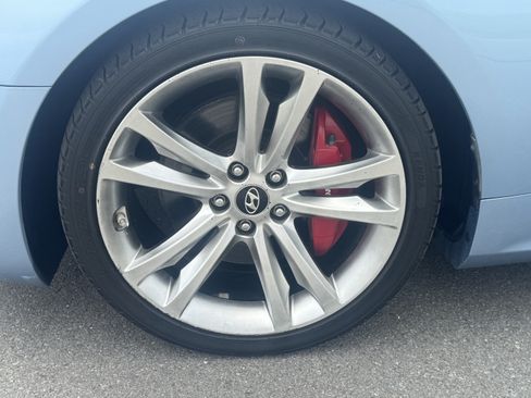 Used 2010 Hyundai Genesis 3.8 RWD image 10