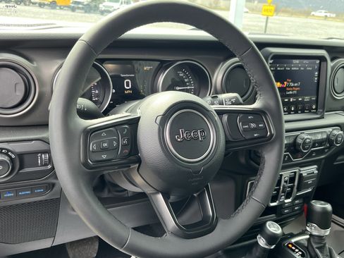 Used 2023 Jeep Wrangler Unlimited w/ Sun & Screen Package image 23