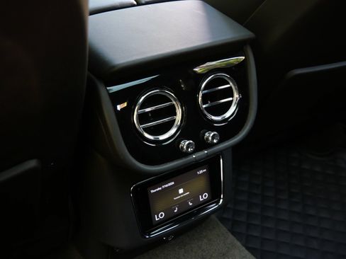 Used 2022 Bentley Bentayga AWD/4WD image 20