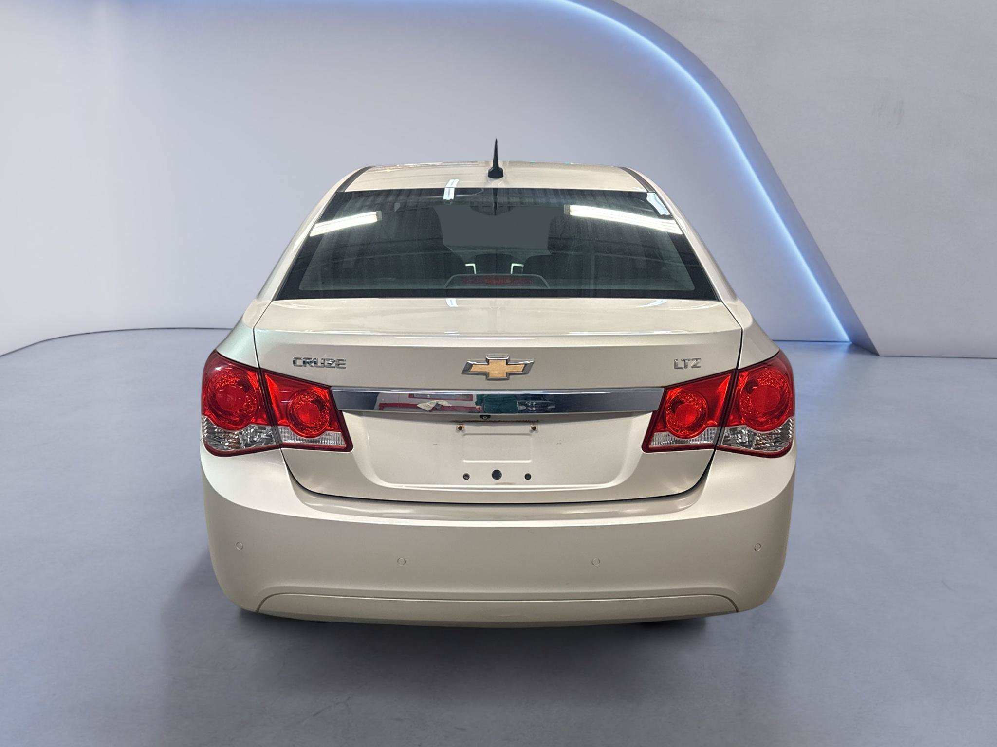 Used 2013 Chevrolet Cruze LTZ w/ Enhanced Safety Package FWD image 7
