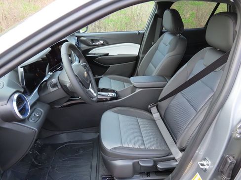 New 2026 Chevrolet Trax LT w/ Driver Confidence Package image 19