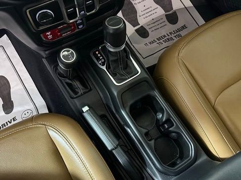 Used 2022 Jeep Gladiator Rubicon w/ LED Lighting Group image 37