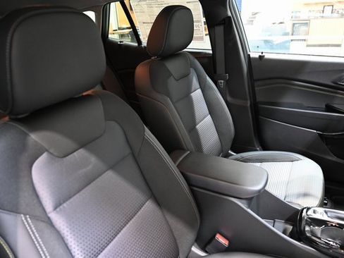 New 2026 Chevrolet Trax LT w/ Driver Confidence Package image 8