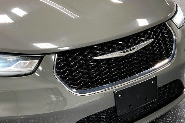 Used 2023 Chrysler Pacifica Touring-L FWD image 28