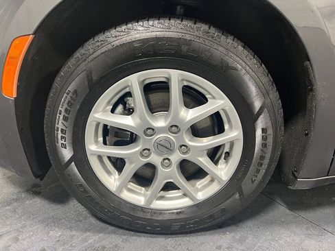 Used 2022 Chrysler Voyager LX image 14