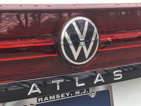 Certified 2025 Volkswagen Atlas Peak Edition SE image 31