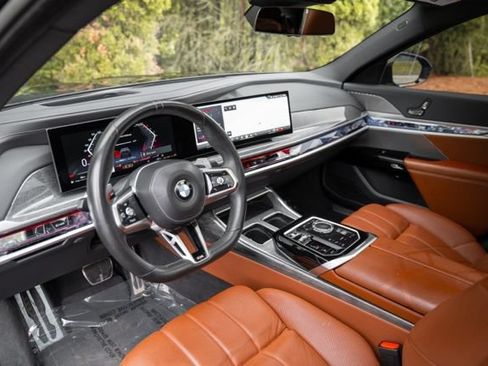 Used 2023 BMW 740i w/ Luxury Rear Seating Package RWD image 21