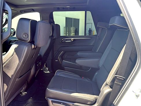 Used 2025 Chevrolet Tahoe Premier AWD/4WD image 8