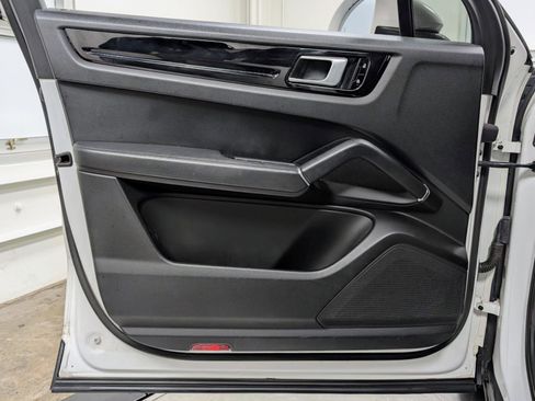 Used 2019 Porsche Cayenne image 13