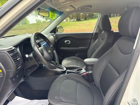 Used 2016 Kia Soul FWD image 19