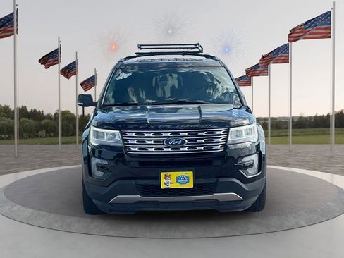 Used 2017 Ford Explorer XLT FWD image 2