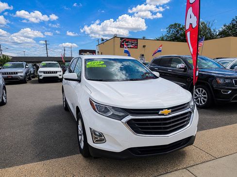 Used 2019 Chevrolet Equinox LT FWD image 2