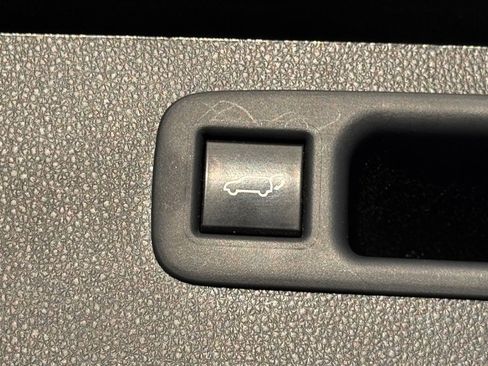 Used 2022 Toyota Highlander XLE image 14