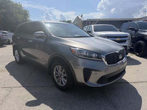 Used 2019 Kia Sorento FWD V6 image 3