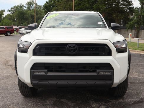 Used 2025 Toyota 4Runner SR5 AWD/4WD image 3