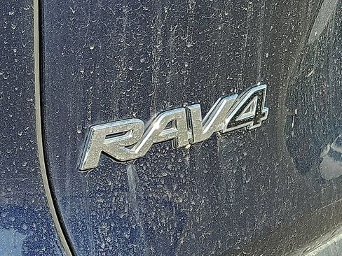 Used 2021 Toyota RAV4 XLE Premium FWD image 5