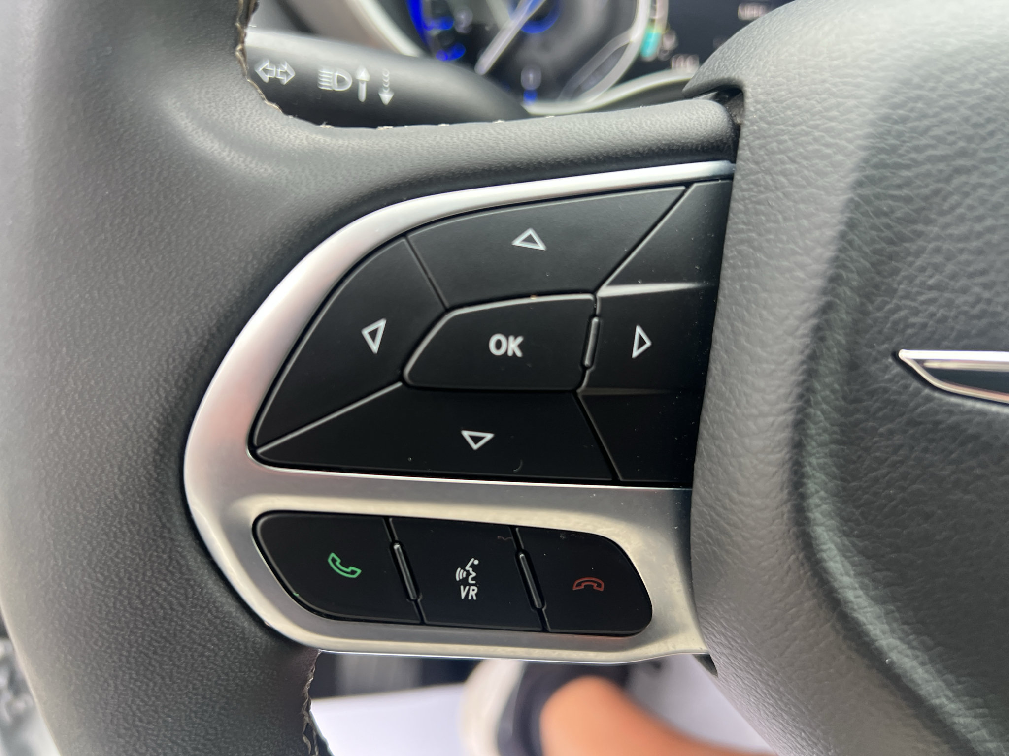 Used 2024 Chrysler Pacifica Touring-L FWD image 28