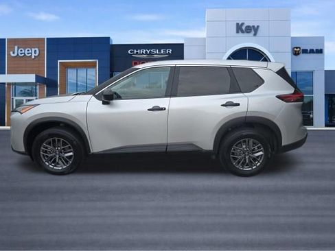 Used 2024 Nissan Rogue S AWD/4WD image 5