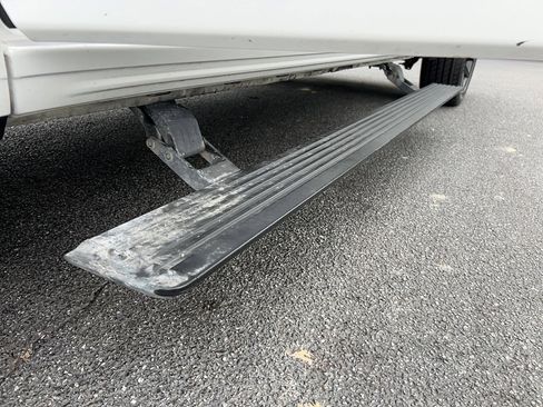 Used 2023 RAM 1500 Laramie AWD/4WD image 10