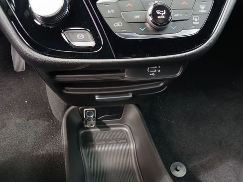 New 2027 Chrysler Pacifica Select AWD/4WD image 20